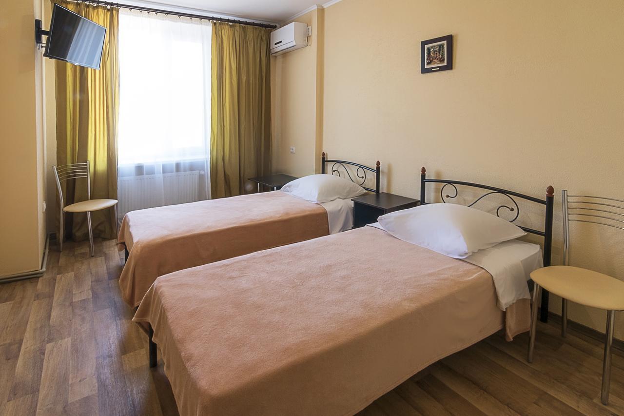 Centralny Hotel كريفوي روغ الغرفة الصورة