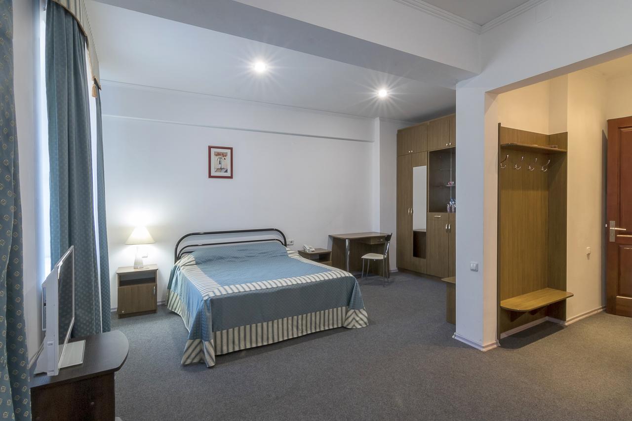 Centralny Hotel كريفوي روغ المظهر الخارجي الصورة