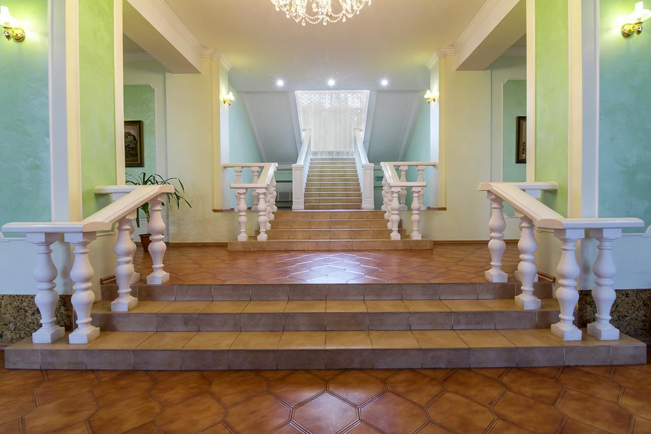 Centralny Hotel كريفوي روغ المظهر الخارجي الصورة
