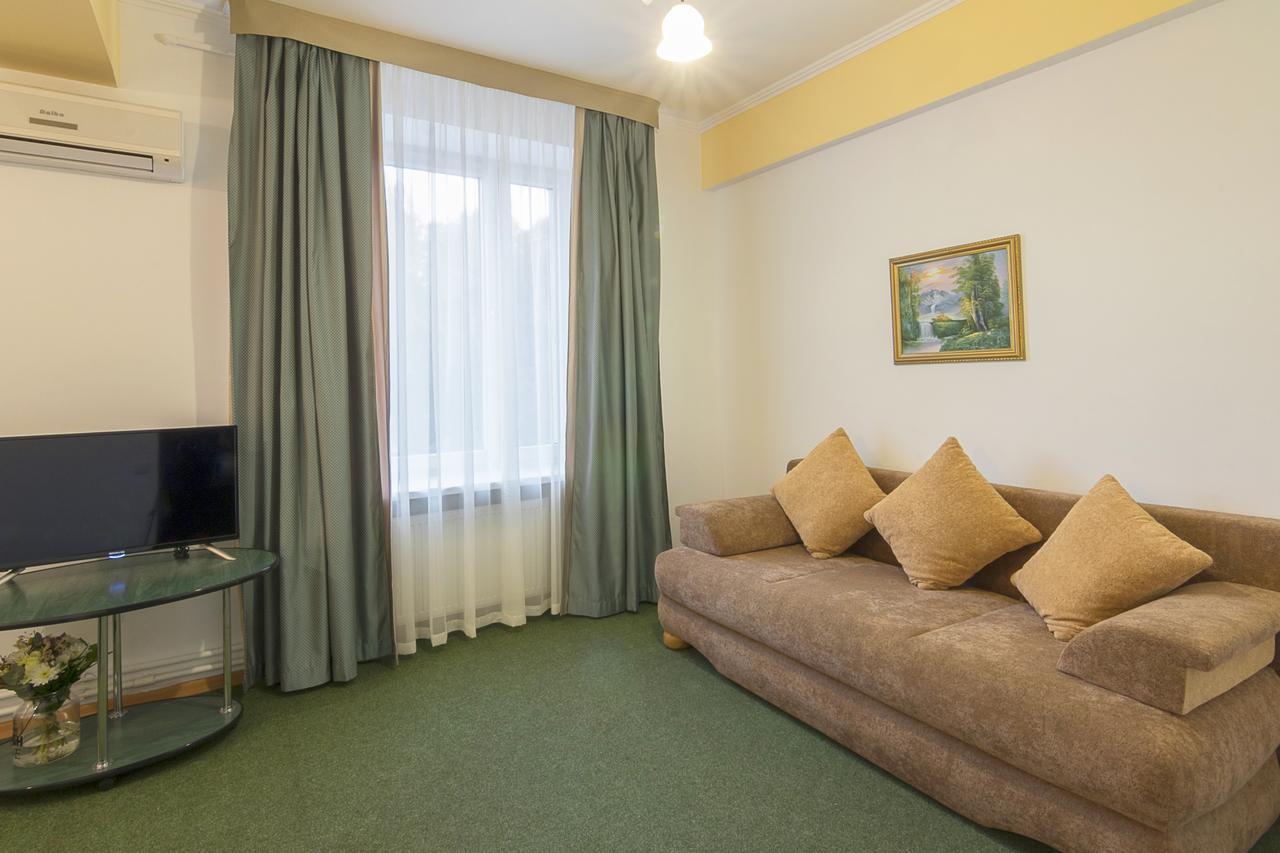 Centralny Hotel كريفوي روغ المظهر الخارجي الصورة